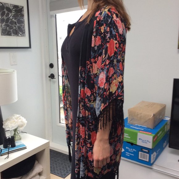 Boho Wrap with Raglan Sleeves - Picture 3 of 3